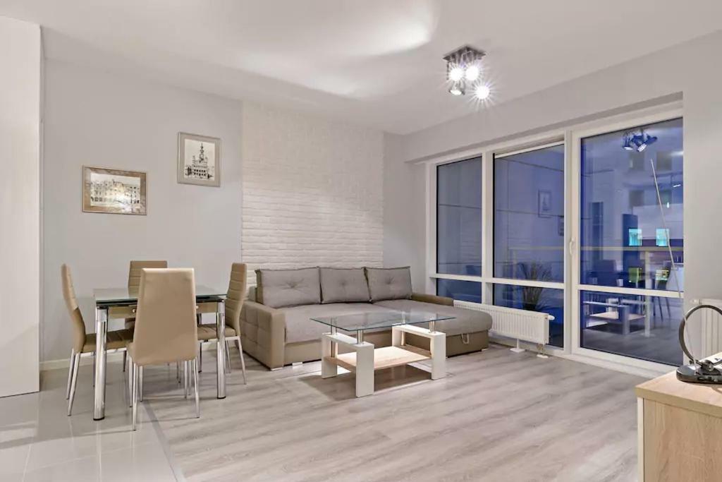 Strict Center Towarowa Appartement Poznań Buitenkant foto