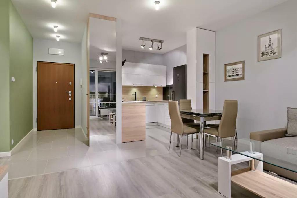 Strict Center Towarowa Appartement Poznań Buitenkant foto